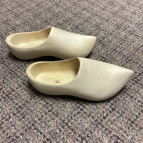 Vintage Kids Wooden Clogs by the Wooden Shoe Factory Holland, Michigan * Kids 11 - Picture 2 of 8